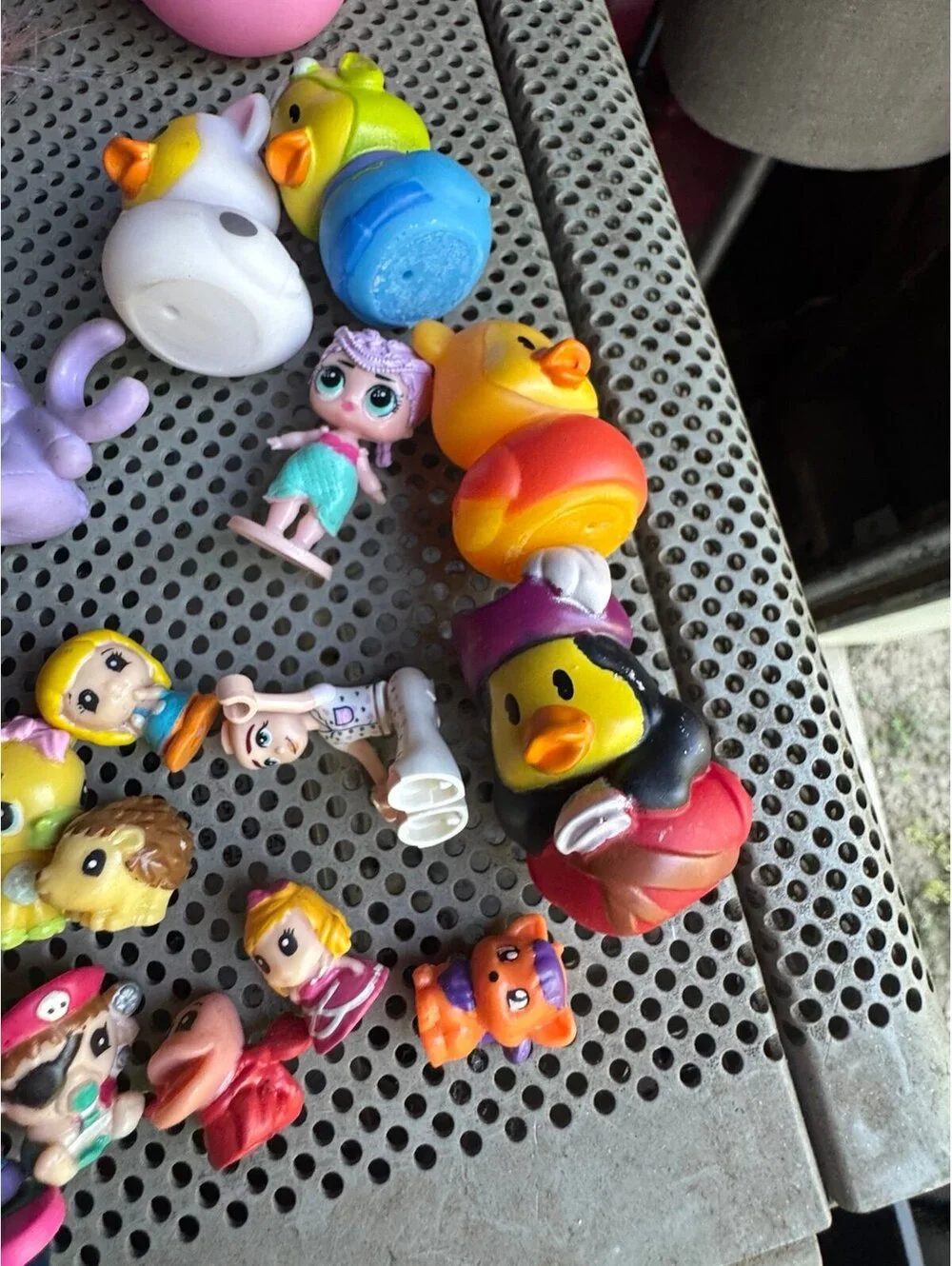 LOT OF DISNEY DUCKS LOL SURPRISE MINIATURE KIDS TOYS